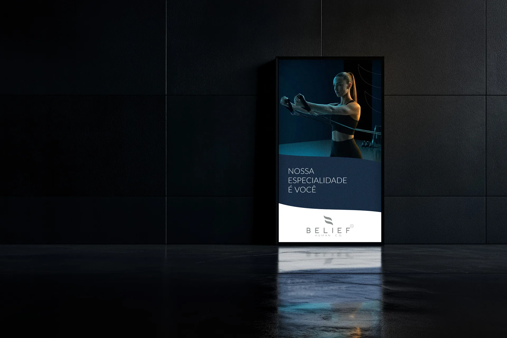 Totem digital com a marca Belief