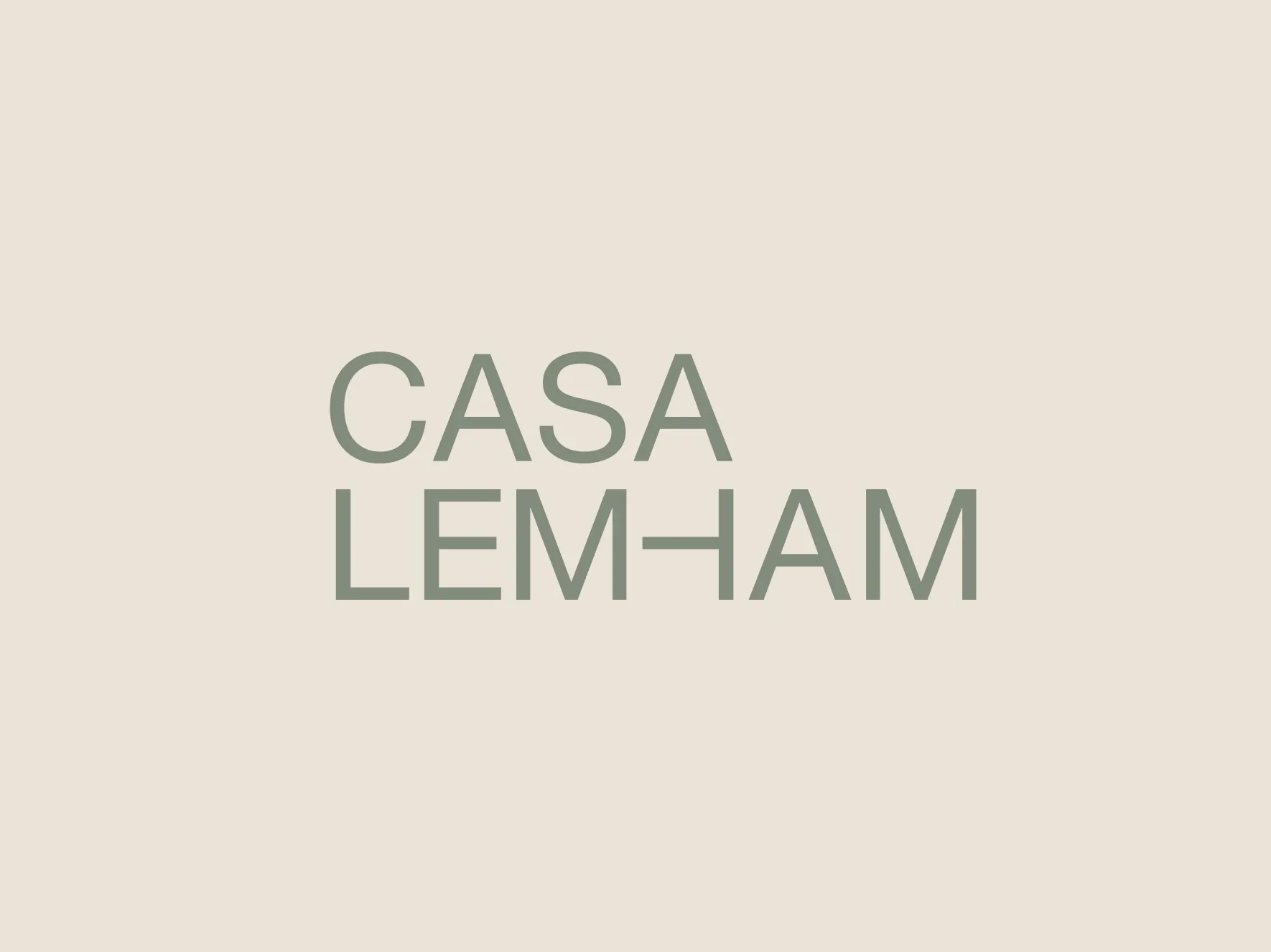 Logotipo Casa Lemham em verde sobre off-white