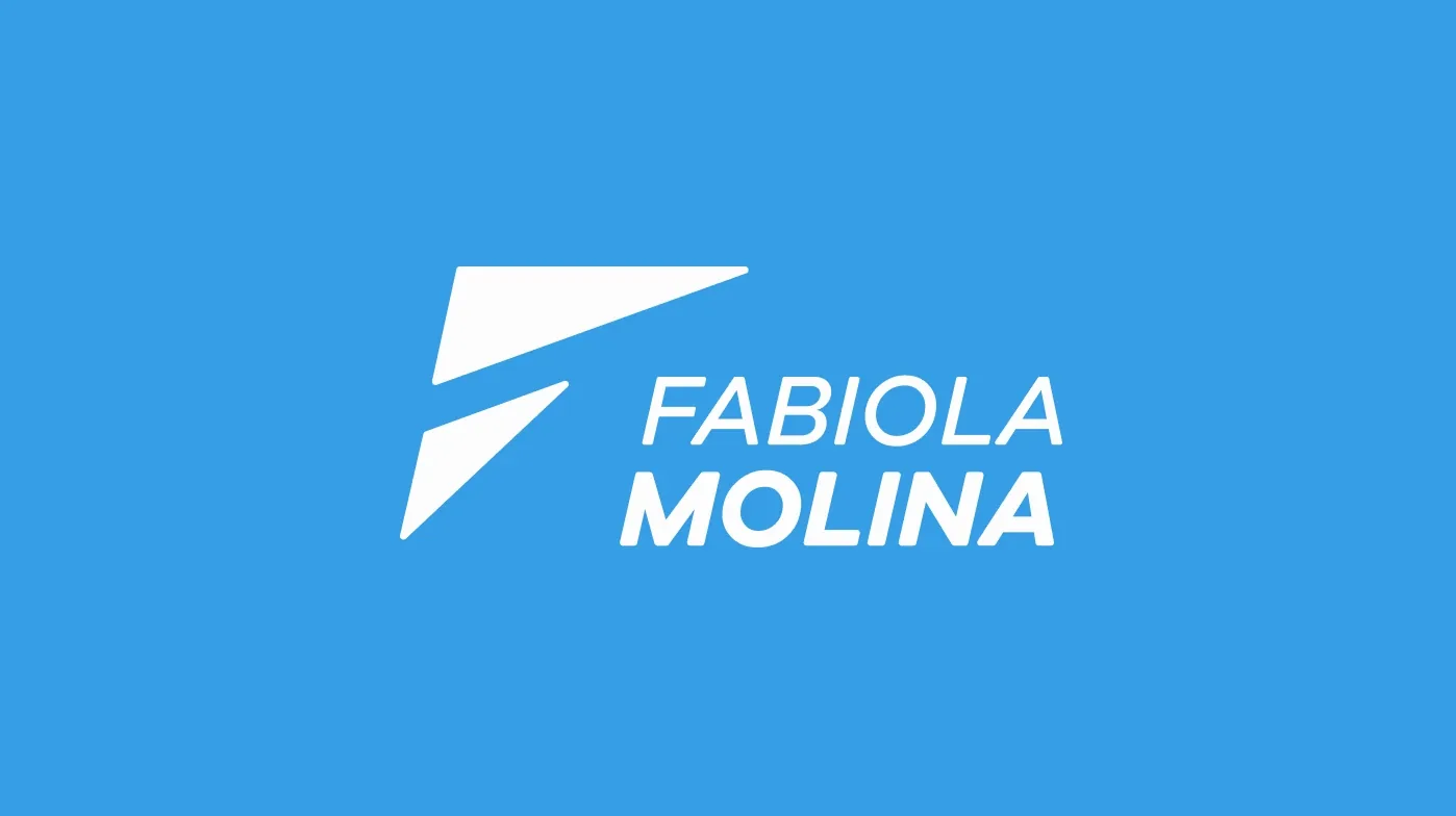 Logotipo sobre azul claro