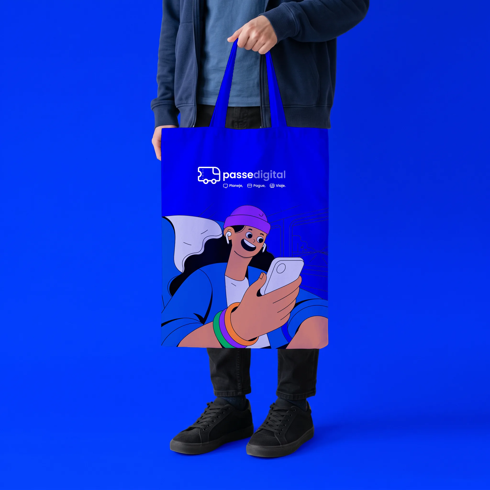 Ecobag azul da Passe Digital com ilustração