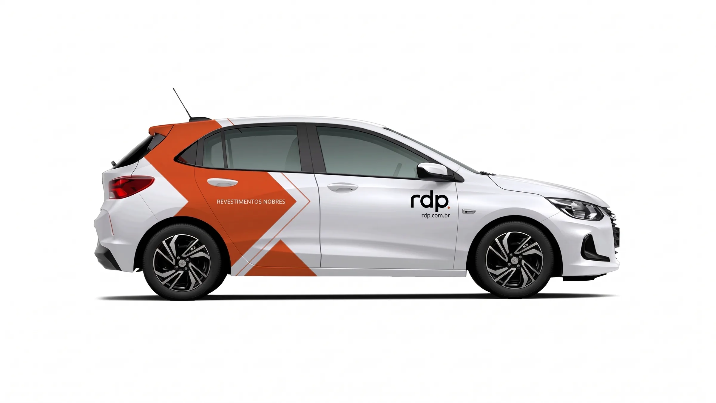 Carro da frota RDP com adesivação lateral